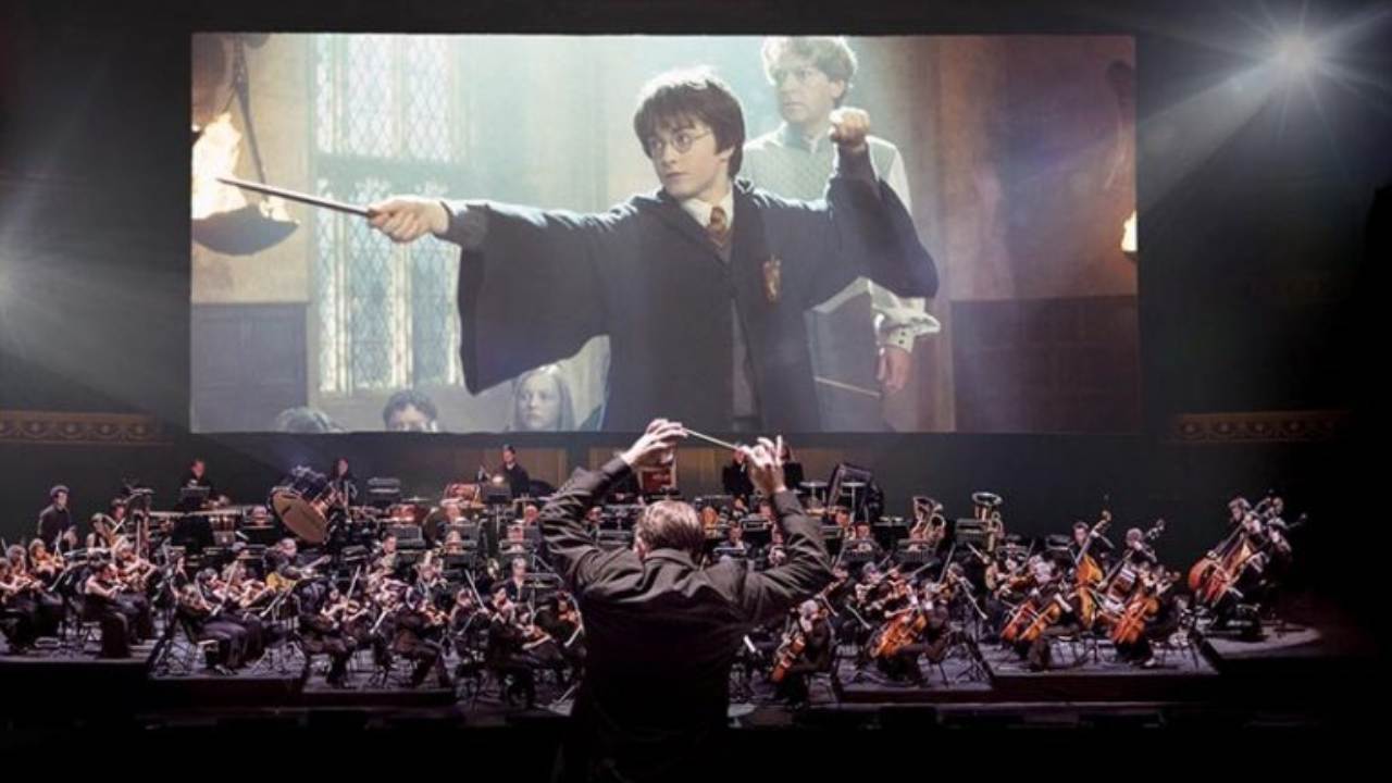 A Orquestra Sinfônica de Harry Potter apresenta um concerto encantador inspirado no mundo mágico de Harry Potter e apresentando os icônicos Talismãs da Morte.