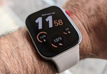 HUAWEI Watch Fit 3 | Huawei adere ao conceito Fashion Squared Uma pessoa usando um smartwatch HUAWEI Watch Fit 3 exibindo a hora, a data e métricas de condicionamento físico, como frequência cardíaca e passos dados.