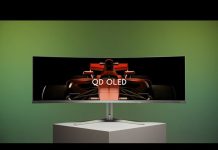 Philips | Novo Philips Evnia 49M2C8900L proporciona experiência de jogo premium com painel OLED, ecrã SuperWide e muito mais Um monitor widescreen em um suporte exibe a imagem de um carro de corrida vermelho com o texto “QD OLED” na tela. O fundo é um gradiente de tons verdes, mostrando as impressionantes capacidades de exibição do Philips Evnia 49M2C8900L.